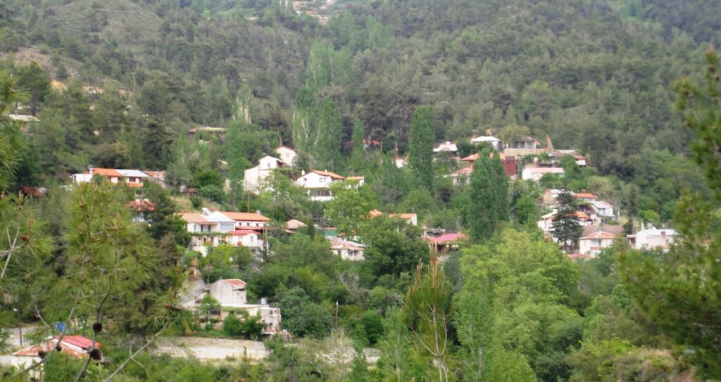 Χοροεσπερίδα στον Παλαιόμυλο – Βραδιά με Ζωντανή Μουσική, Φαγητό και Δώρα