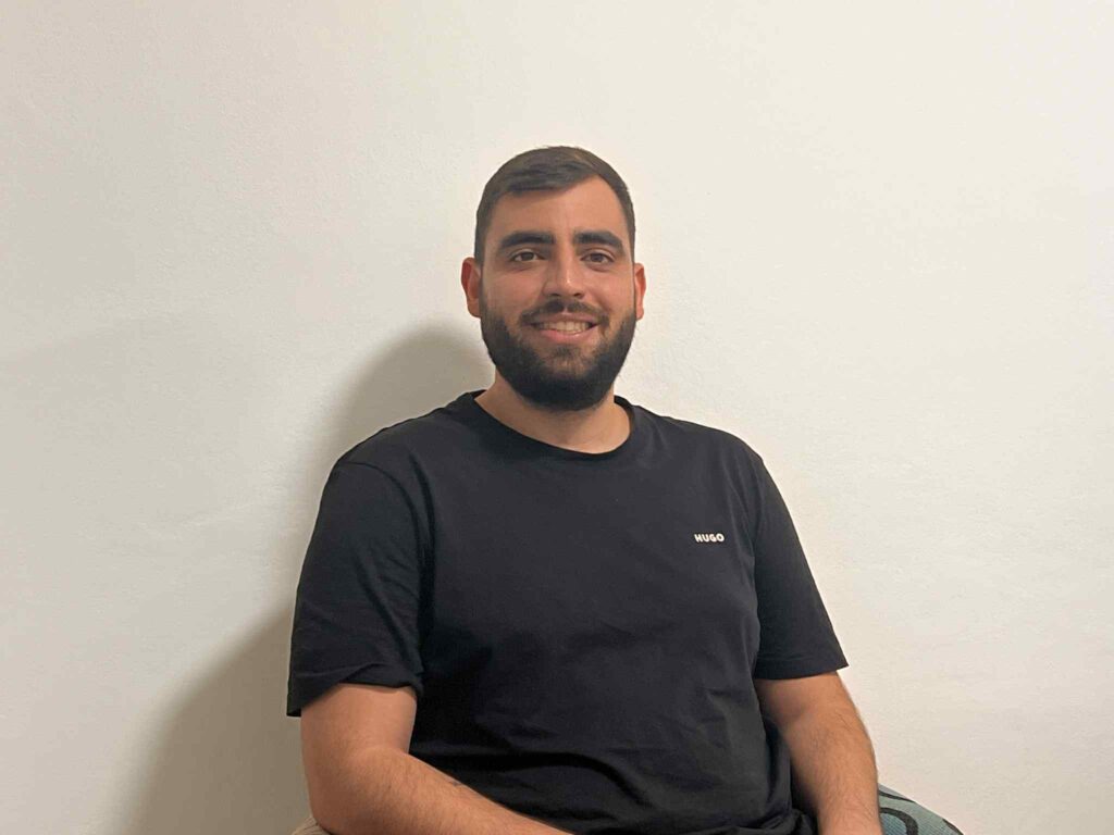 Αθηνόδωρος Αθηνοδώρου: Ένας εικοσιεπτάχρονος Παφίτης ο οποίος κρατά ζωντανή την παράδοση των τσιαττιστών