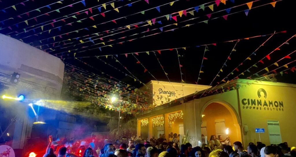 Το πιο φωτεινό street party επιστρέφει στη Δερύνεια!