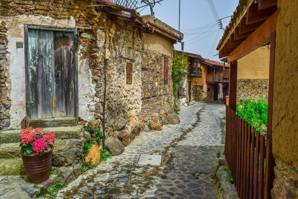 Από πού πήρε τελικά το όνομά της η Κακοπετριά;