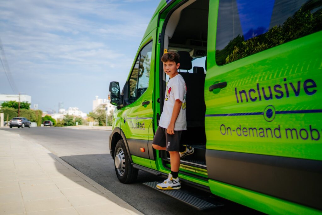 WeeDrive: &Epsilon;&lambda;&epsilon;&upsilon;&theta;&epsilon;&rho;ί&alpha; &gamma;&iota;&alpha; &epsilon;&phi;ή&beta;&omicron;&upsilon;&sigmaf;, &eta;&rho;&epsilon;&mu;ί&alpha; &gamma;&iota;&alpha; &gamma;&omicron;&nu;&epsilon;ί&sigmaf; &sigma;&tau;&eta;&nu; &Lambda;&epsilon;&mu;&epsilon;&sigma;ό &ndash; &Eta; &epsilon;&phi;&alpha;&rho;&mu;&omicron;&gamma;ή &sigma;&epsilon; έ&nu;&alpha; &kappa;&lambda;&iota;&kappa;