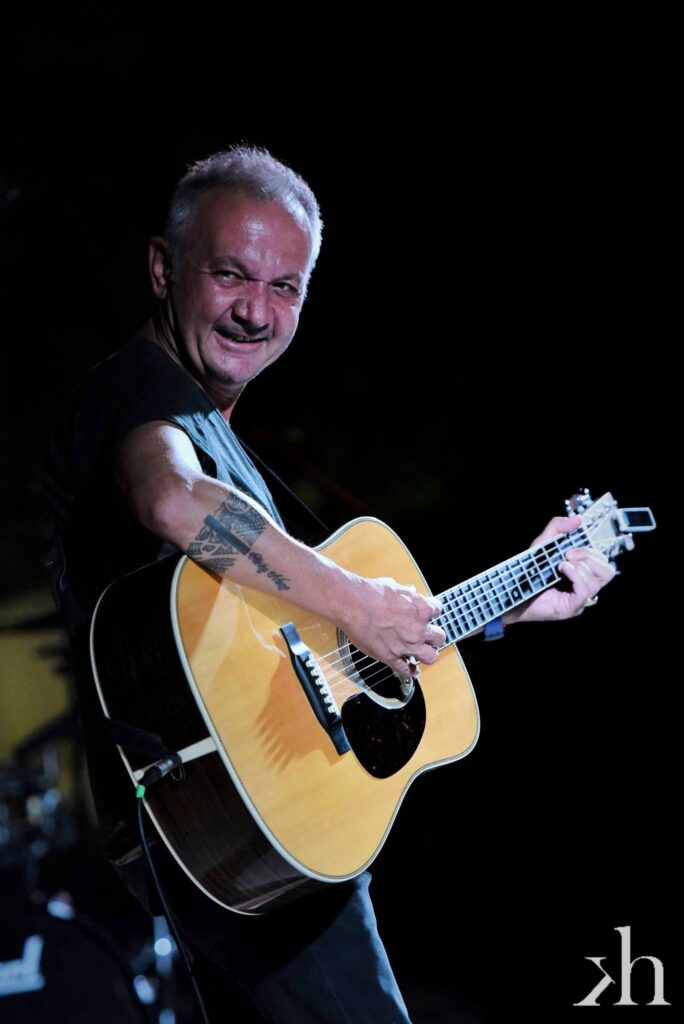 Στον ήχο των 200 Κιθάρων με τον Χρήστο Θηβαίο