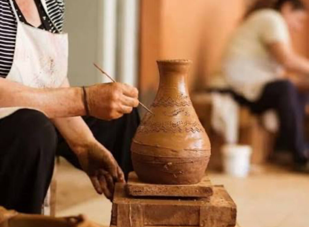 Ο Κόκκινος Πηλός του Κόρνου: Μια Τέχνη που δεν Πρέπει να Χαθεί