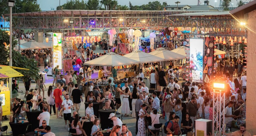 Το Kolla στη Λεμεσό φοράει τα γιορτινά του — το πιο μαγικό Christmas Market της χρονιάς έρχεται!