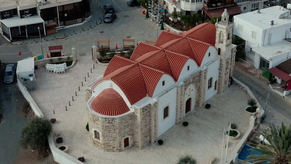 Ο παλιός ναός του Τιμίου Προδρόμου στον Κόρνο: εκεί που η πίστη φωτίζει τον χρόνο