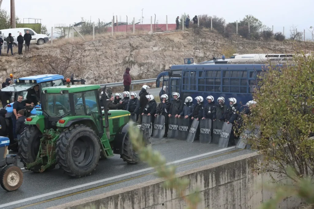 &Alpha;&gamma;&rho;&omicron;&tau;&iota;&kappa;ό&sigmaf; &alpha;&nu;&alpha;&beta;&rho;&alpha;&sigma;&mu;ό&sigmaf; &kappa;&alpha;&iota; &sigma;&tau;&eta;&nu; &Kappa;ύ&pi;&rho;&omicron; &ndash; &Sigma;&tau;&omicron; &sigma;&tau;ό&chi;&alpha;&sigma;&tau;&rho;&omicron; &omicron;&iota; &pi;&epsilon;&rho;&iota;&kappa;&omicron;&pi;έ&sigmaf; &epsilon;&pi;&iota;&delta;&omicron;&tau;ή&sigma;&epsilon;&omega;&nu; &alpha;&pi;ό &tau;&eta;&nu; &Epsilon;&Epsilon;