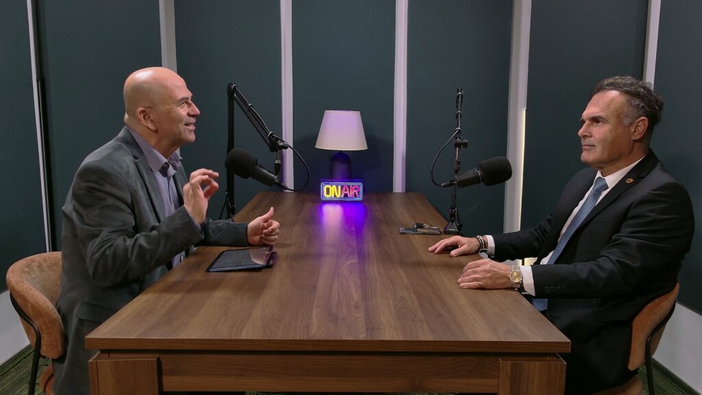 &Gamma;&iota;ώ&rho;&gamma;&omicron;&sigmaf; &Kappa;&alpha;&lambda;έ&nu;&omicron;&sigmaf;: &Eta; AHEPA &sigma;&tau;&eta;&rho;ί&zeta;&epsilon;&iota; &kappa;&alpha;&iota; &pi;&rho;&omicron;ά&gamma;&epsilon;&iota; &tau;&iota;&sigmaf; &alpha;&xi;ί&epsilon;&sigmaf; &tau;&omicron;&upsilon; &alpha;&rho;&chi;&alpha;ί&omicron;&upsilon; &epsilon;&lambda;&lambda;&eta;&nu;&iota;&kappa;&omicron;ύ &pi;&omicron;&lambda;&iota;&tau;&iota;&sigma;&mu;&omicron;ύ