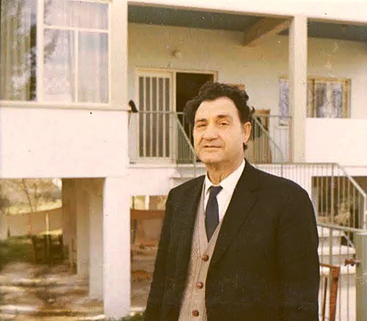 Στυλιανός Αττεσλής: Ανάμεσα στον μύθο, τη φιλοσοφία και την ανάγκη για νόημα