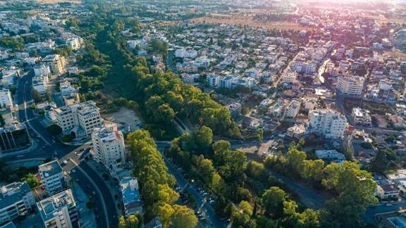 &Omicron; &Sigma;&tau;&rho;ό&beta;&omicron;&lambda;&omicron;&sigmaf; &alpha;&lambda;&lambda;ά&zeta;&epsilon;&iota;: &Nu;έ&alpha; &pi;ά&rho;&kappa;&alpha;, &alpha;&theta;&lambda;&eta;&tau;&iota;&kappa;&omicron;ί &chi;ώ&rho;&omicron;&iota; &kappa;&alpha;&iota; &beta;&epsilon;&lambda;&tau;&iota;ώ&sigma;&epsilon;&iota;&sigmaf; &sigma;&tau;&omicron;&nu; &Pi;&epsilon;&delta;&iota;&alpha;ί&omicron;