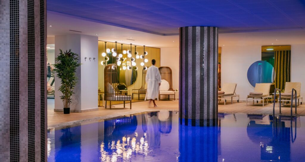 3 &xi;&epsilon;&chi;&omega;&rho;&iota;&sigma;&tau;ά &xi;&epsilon;&nu;&omicron;&delta;&omicron;&chi;&epsilon;ί&alpha; &delta;ί&pi;&lambda;&alpha; &sigma;&tau;&eta; &theta;ά&lambda;&alpha;&sigma;&sigma;&alpha; &gamma;&iota;&alpha; &tau;&omicron;&upsilon; &Alpha;&gamma;ί&omicron;&upsilon; &Beta;&alpha;&lambda;&epsilon;&nu;&tau;ί&nu;&omicron;&upsilon;