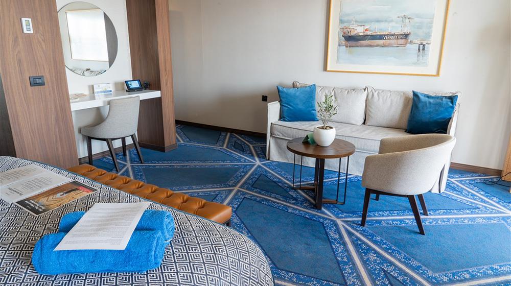 &Eta; Celestyal &phi;έ&rho;&nu;&epsilon;&iota; tablets &sigma;&tau;&iota;&sigmaf; &kappa;&alpha;&mu;&pi;ί&nu;&epsilon;&sigmaf; &kappa;&alpha;&iota; &alpha;&nu;&alpha;&beta;&alpha;&theta;&mu;ί&zeta;&epsilon;&iota; &tau;&eta;&nu; &epsilon;&mu;&pi;&epsilon;&iota;&rho;ί&alpha; &kappa;&rho;&omicron;&upsilon;&alpha;&zeta;&iota;έ&rho;&alpha;&sigmaf;