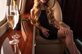 &Pi;&omicron;&lambda;&upsilon;&tau;&epsilon;&lambda;ή&sigmaf; &Zeta;&omega;ή &sigma;&tau;&eta;&nu; &Kappa;ύ&pi;&rho;&omicron;: Insights &gamma;&iota;&alpha; &tau;&omicron; High‑End Lifestyle