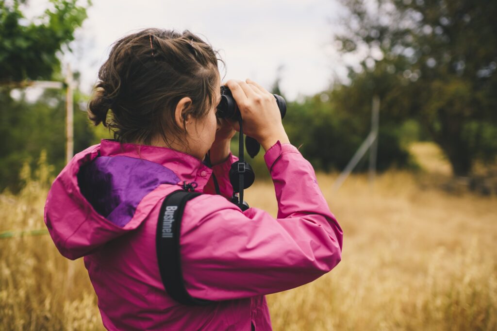 &Mu;&epsilon; &tau;&alpha; &mu;ά&tau;&iota;&alpha; &sigma;&tau;&rho;&alpha;&mu;&mu;έ&nu;&alpha; &sigma;&tau;&omicron;&nu; &omicron;&upsilon;&rho;&alpha;&nu;ό &ndash; &Omicron; &pi;&alpha;&nu;έ&mu;&omicron;&rho;&phi;&omicron;&sigmaf; &kappa;ό&sigma;&mu;&omicron;&sigmaf; &tau;&eta;&sigmaf; &pi;&tau;&eta;&nu;&omicron;&pi;&alpha;&rho;&alpha;&tau;ή&rho;&eta;&sigma;&eta;&sigmaf; &sigma;&tau;&eta;&nu; &Kappa;ύ&pi;&rho;&omicron;