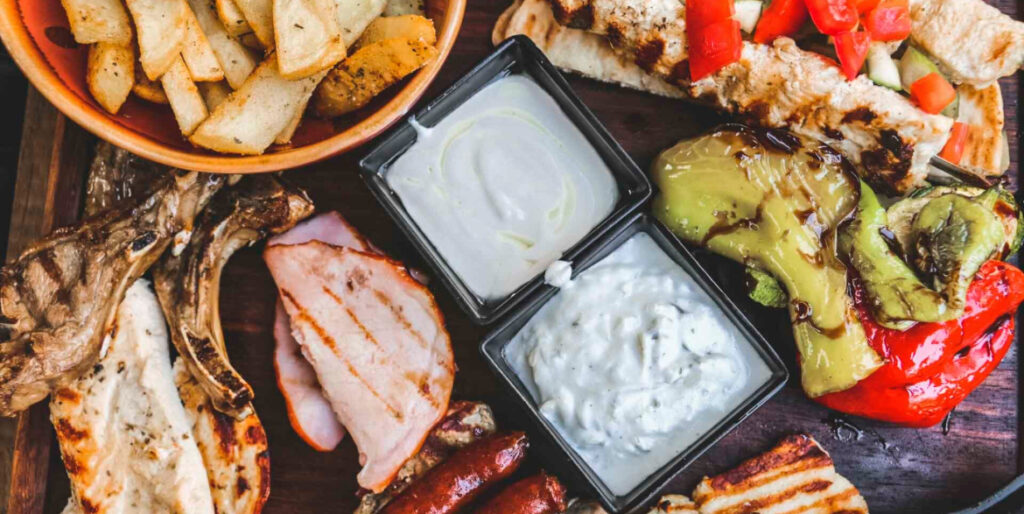 &Kappa;&upsilon;&pi;&rho;&iota;&alpha;&kappa;ή &Delta;&iota;&alpha;&tau;&rho;&omicron;&phi;ή &kappa;&alpha;&iota; &Mu;&alpha;&kappa;&rho;&omicron;&zeta;&omega;ί&alpha;: &Tau;&iota; &Delta;&epsilon;ί&chi;&nu;&omicron;&upsilon;&nu; &omicron;&iota; Έ&rho;&epsilon;&upsilon;&nu;&epsilon;&sigmaf;