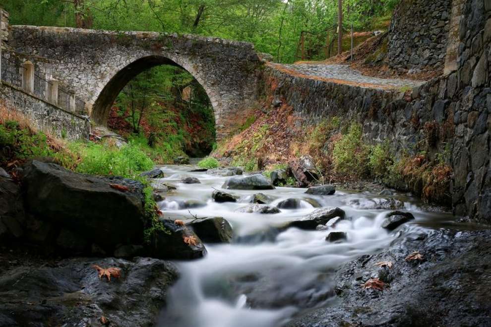 4 &epsilon;&nu;&tau;&upsilon;&pi;&omega;&sigma;&iota;&alpha;&kappa;ά &gamma;&epsilon;&phi;ύ&rho;&iota;&alpha; &sigma;&tau;&eta;&nu; &Kappa;ύ&pi;&rho;&omicron; &pi;&omicron;&upsilon; &alpha;&xi;ί&zeta;&epsilon;&iota; &nu;&alpha; &epsilon;&pi;&iota;&sigma;&kappa;&epsilon;&phi;&theta;&epsilon;ί&sigmaf;