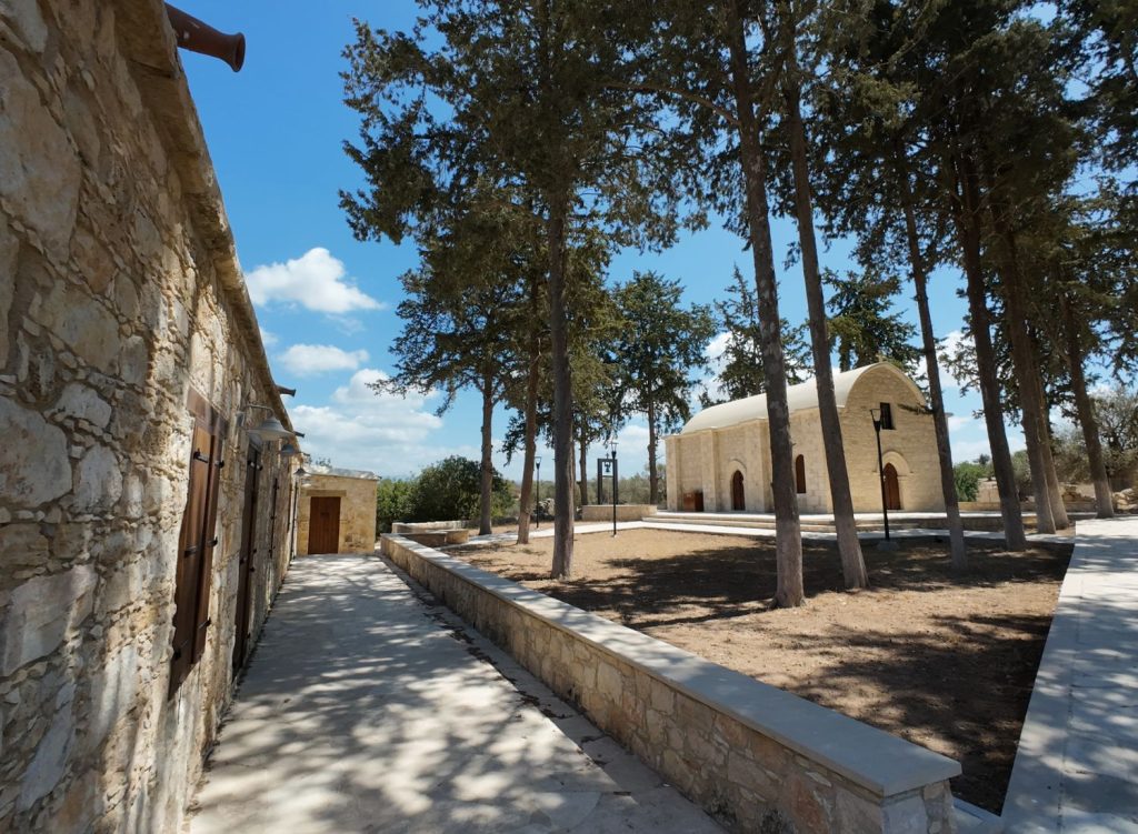 &Sigma;&tau;&omicron;&upsilon;&sigmaf; &sigma;&iota;&omega;&pi;&eta;&lambda;&omicron;ύ&sigmaf; &lambda;ό&phi;&omicron;&upsilon;&sigmaf; &tau;&eta;&sigmaf; &Delta;&rho;&omicron;ύ&sigma;&epsilon;&iota;&alpha;&sigmaf; &psi;&iota;&theta;&upsilon;&rho;ί&zeta;&epsilon;&iota; &alpha;&iota;ώ&nu;&epsilon;&sigmaf; &iota;&sigma;&tau;&omicron;&rho;ί&alpha;&sigmaf;: &Eta; &Mu;&omicron;&nu;ή &Alpha;&gamma;ί&omicron;&upsilon; &Gamma;&epsilon;&omega;&rho;&gamma;ί&omicron;&upsilon; &Nu;&iota;&kappa;&omicron;&xi;&upsilon;&lambda;ί&tau;&eta;