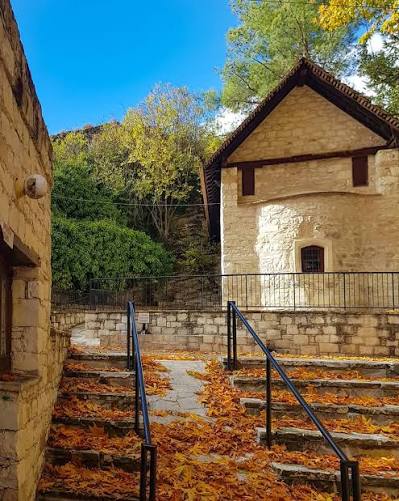 &Alpha;&gamma;ί&alpha; &Mu;&alpha;ύ&rho;&eta; &sigma;&tau;&omicron; &Kappa;&omicron;&iota;&lambda;ά&nu;&iota;: &Tau;&omicron; &mu;&iota;&kappa;&rho;ό &epsilon;&kappa;&kappa;&lambda;&eta;&sigma;ά&kappa;&iota; &tau;&eta;&sigmaf; &Lambda;&epsilon;&mu;&epsilon;&sigma;&omicron;ύ &mu;&epsilon; &tau;&eta; &mu;&epsilon;&gamma;ά&lambda;&eta; &iota;&sigma;&tau;&omicron;&rho;ί&alpha;