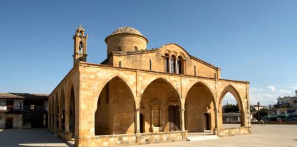 &Mu;ό&rho;&phi;&omicron;&upsilon;: &Eta; &iota;&sigma;&tau;&omicron;&rho;ί&alpha; &mu;&iota;&alpha;&sigmaf; &kappa;&alpha;&tau;&epsilon;&chi;ό&mu;&epsilon;&nu;&eta;&sigmaf; &pi;ό&lambda;&eta;&sigmaf; &tau;&eta;&sigmaf; &Kappa;ύ&pi;&rho;&omicron;&upsilon;