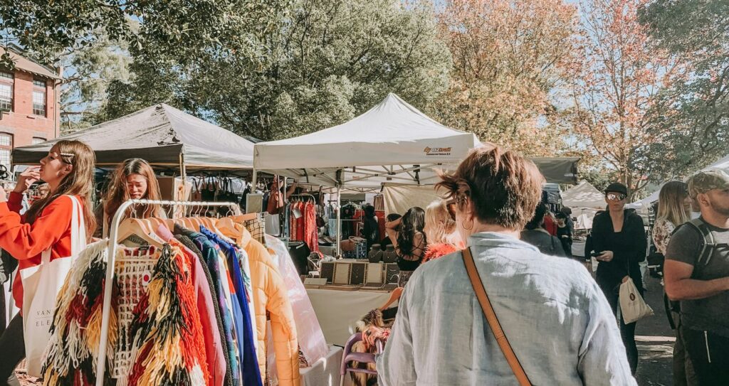 &Tau;&omicron; &Alpha;&nu;&omicron;&iota;&xi;&iota;ά&tau;&iota;&kappa;&omicron; &Pi;&alpha;&zeta;&alpha;&rho;ά&kappa;&iota; &epsilon;&pi;&iota;&sigma;&tau;&rho;έ&phi;&epsilon;&iota; &sigma;&tau;&omicron; &Tau;&epsilon;&chi;&nu;ό&pi;&omicron;&lambda;&iota;&sigmaf; 20
