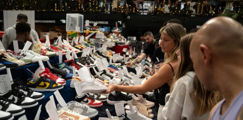 Sneaker Streetwear Event &sigma;&tau;&eta;&nu; &Kappa;ύ&pi;&rho;&omicron;: &Epsilon;&pi;&iota;&sigma;&tau;&rho;έ&phi;&epsilon;&iota; &pi;&iota;&omicron; &amp