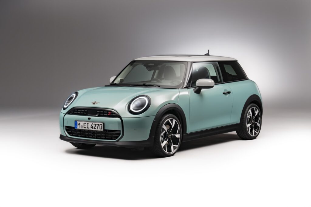 &Xi;&epsilon;&chi;&omega;&rho;ί&zeta;&omicron;&upsilon;&nu; &tau;&alpha; &nu;έ&alpha; MINI Cooper C &kappa;&alpha;&iota; MINI Cooper S