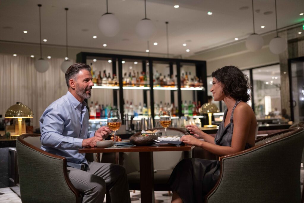 Mint Bar &sigma;&tau;&omicron; Hilton Nicosia: Έ&nu;&alpha;&sigmaf; &xi;&epsilon;&chi;&omega;&rho;&iota;&sigma;&tau;ό&sigmaf; &pi;&rho;&omicron;&omicron;&rho;&iota;&sigma;&mu;ό&sigmaf; &sigma;&tau;&omicron; &mu;&omicron;&nu;&alpha;&delta;&iota;&kappa;ό Hilton &tau;&eta;&sigmaf; &pi;&rho;&omega;&tau;&epsilon;ύ&omicron;&upsilon;&sigma;&alpha;&sigmaf;!