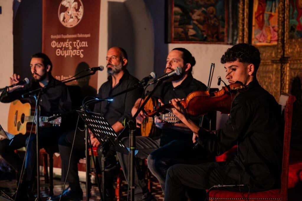 &laquo;&Phi;&omega;&nu;έ&sigmaf; &tau;&zeta;&iota;&alpha;&iota; &Theta;ύ&mu;&eta;&sigma;&epsilon;&sigmaf;&raquo;: &Eta; &Pi;&alpha;&rho;ά&delta;&omicron;&sigma;&eta; &zeta;&omega;&nu;&tau;&alpha;&nu;&epsilon;ύ&kappa;&epsilon;&iota; &xi;&alpha;&nu;ά &sigma;&tau;&omicron; &Pi;&alpha;&rho;&alpha;&lambda;ί&mu;&nu;&iota; !