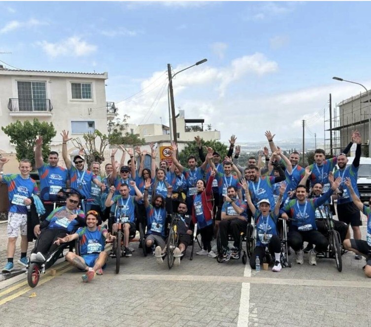Stoiximan Wheels of Change: &Delta;&upsilon;&nu;&alpha;&mu;&iota;&kappa;ή &pi;&alpha;&rho;&omicron;&upsilon;&sigma;ί&alpha; &sigma;&tau;&eta;&nu; &Kappa;ύ&pi;&rho;&omicron; &mu;&epsilon; &sigma;&tau;ό&chi;&omicron; &tau;&eta;&nu; &iota;&sigma;ό&tau;&iota;&mu;&eta; &pi;&rho;ό&sigma;&beta;&alpha;&sigma;&eta; &sigma;&tau;&omicron;&nu; &alpha;&theta;&lambda;&eta;&tau;&iota;&sigma;&mu;ό