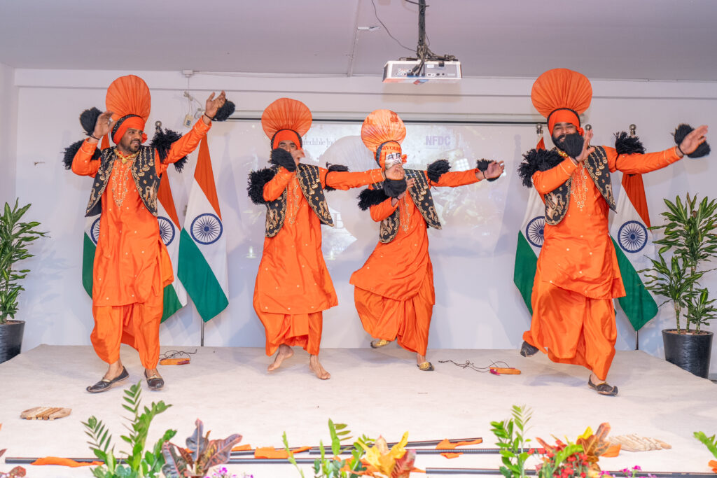 &Eta; Ύ&pi;&alpha;&tau;&eta; &Alpha;&rho;&mu;&omicron;&sigma;&tau;&epsilon;ί&alpha; &tau;&eta;&sigmaf; &Iota;&nu;&delta;ί&alpha;&sigmaf; έ&nu;&omega;&sigma;&epsilon; &tau;&omicron;&nu; &kappa;&iota;&nu;&eta;&mu;&alpha;&tau;&omicron;&gamma;&rho;ά&phi;&omicron; &kappa;&alpha;&iota; &tau;&omicron;&nu; &pi;&omicron;&lambda;&iota;&tau;&iota;&sigma;&mu;ό &sigma;&epsilon; &mu;&iota;&alpha; &xi;&epsilon;&chi;&omega;&rho;&iota;&sigma;&tau;ή &beta;&rho;&alpha;&delta;&iota;ά &sigma;&tau;&eta;&nu; &Kappa;ύ&pi;&rho;&omicron;