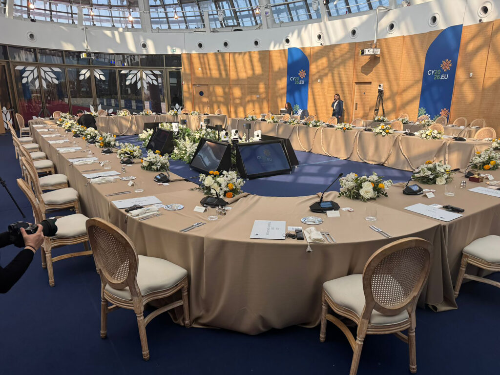 &Eta; Catercom Catering &pi;ί&sigma;&omega; &alpha;&pi;ό &tau;&alpha; &gamma;&epsilon;ύ&mu;&alpha;&tau;&alpha; &tau;&eta;&sigmaf; &Sigma;&upsilon;&nu;ό&delta;&omicron;&upsilon; &Kappa;&omicron;&rho;&upsilon;&phi;ή&sigmaf;.