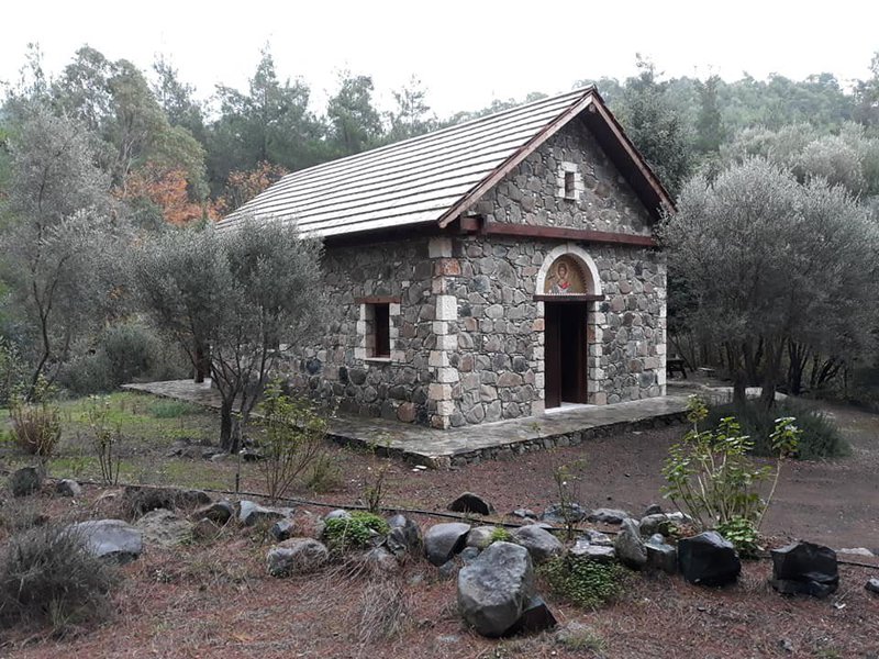 &Pi;&alpha;&nu;&alpha;&gamma;ί&alpha; &tau;&omega;&nu; &Epsilon;&lambda;&iota;&kappa;ώ&nu;: &Tau;&omicron; &xi;&epsilon;&chi;&alpha;&sigma;&mu;έ&nu;&omicron; &mu;&omicron;&nu;&alpha;&sigma;&tau;ή&rho;&iota; &pi;&omicron;&upsilon; &psi;&iota;&theta;&upsilon;&rho;ί&zeta;&epsilon;&iota; &iota;&sigma;&tau;&omicron;&rho;ί&epsilon;&sigmaf; &mu;έ&sigma;&alpha; &sigma;&tau;&omicron; &Delta;ά&sigma;&omicron;&sigmaf; &Pi;ά&phi;&omicron;&upsilon;