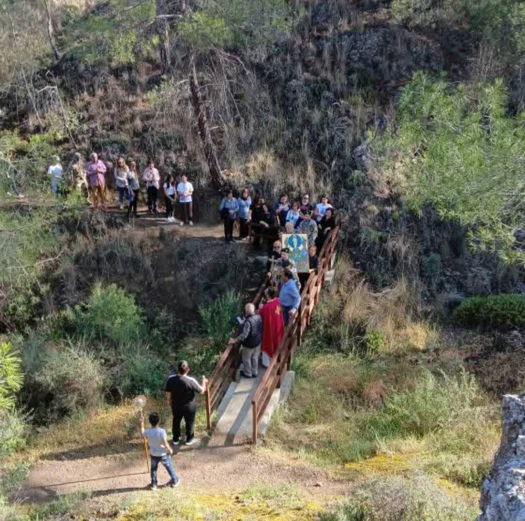 &Mu;ί&alpha; &xi;&epsilon;&chi;&omega;&rho;&iota;&sigma;&tau;ή &Kappa;&upsilon;&rho;&iota;&alpha;&kappa;ή &sigma;&tau;&omicron;&nu; &Delta;&epsilon;&lambda;ί&kappa;&eta;&pi;&omicron; &mu;&epsilon; &lambda;&epsilon;&iota;&tau;&omicron;&upsilon;&rho;&gamma;ί&alpha; &kappa;&alpha;&iota; &delta;&iota;&alpha;&delta;&rho;&omicron;&mu;ή &sigma;&tau;&eta; &phi;ύ&sigma;&eta;