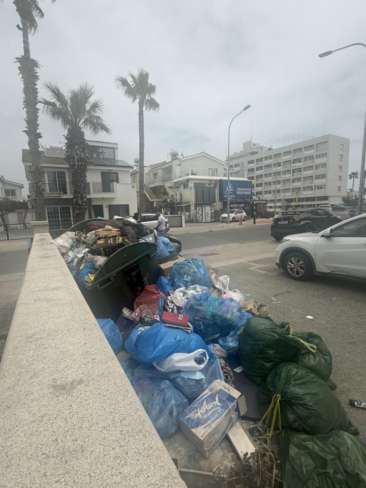 &Sigma;&kappa;&omicron;&upsilon;&pi;ί&delta;&iota;&alpha; &pi;&alpha;&nu;&tau;&omicron;ύ: &Omicron;&iota; &delta;&rho;ό&mu;&omicron;&iota; &tau;&eta;&sigmaf; &Kappa;ύ&pi;&rho;&omicron;&upsilon; &theta;&upsilon;&mu;ί&zeta;&omicron;&upsilon;&nu; &chi;&omega;&mu;&alpha;&tau;&epsilon;&rho;ή &ndash; &Epsilon;&iota;&kappa;ό&nu;&epsilon;&sigmaf; &pi;&omicron;&upsilon; &pi;&rho;&omicron;&kappa;&alpha;&lambda;&omicron;ύ&nu; &nu;&tau;&rho;&omicron;&pi;ή