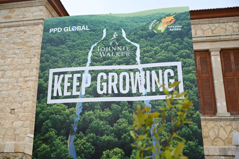 Keep Growing Johnnie Walker Black Label Diageo &sigma;&tau;&eta;&rho;ί&zeta;&omicron;&upsilon;&nu; &tau;&eta;&nu; &alpha;&nu;&alpha;&delta;ά&sigma;&omega;&sigma;&amp