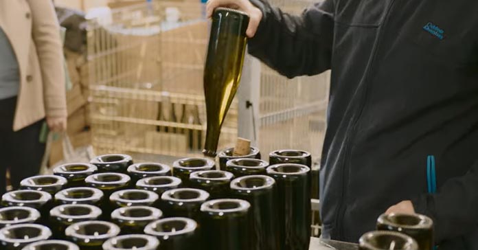 Disgorging: &Tau;&omicron; &tau;&epsilon;&lambda;&epsilon;&upsilon;&tau;&alpha;ί&omicron; &mu;&upsilon;&sigma;&tau;&iota;&kappa;ό &tau;&eta;&sigmaf; &phi;&upsilon;&sigma;&alpha;&lambda;ί&delta;&alpha;&sigmaf;!- (&Beta;ί&nu;&tau;&epsilon;&omicron;)