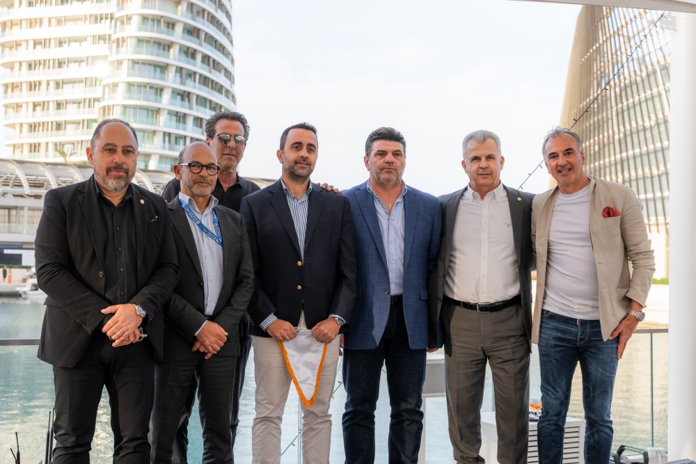 O &Nu;&alpha;&upsilon;&tau;&iota;&kappa;ό&sigmaf; Ό&mu;&iota;&lambda;&omicron;&sigmaf; &Alpha;&mu;&mu;&omicron;&chi;ώ&sigma;&tau;&omicron;&upsilon; &epsilon;&pi;&iota;&sigma;&tau;&rho;έ&phi;&epsilon;&iota; &sigma;&tau;&omicron; &laquo;&sigma;&pi;ί&tau;&iota;&raquo; &tau;&omicron;&upsilon;: &Mu;&iota;&alpha; &nu;έ&alpha; &epsilon;&pi;&omicron;&chi;ή &xi;&epsilon;&kappa;&iota;&nu;ά &mu;&epsilon; έ&delta;&rho;&alpha; &tau;&eta; &Mu;&alpha;&rho;ί&nu;&alpha; &Alpha;&gamma;ί&alpha;&sigmaf; &Nu;ά&pi;&alpha;&sigmaf;