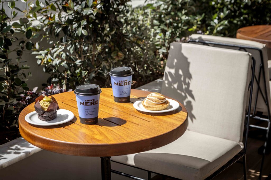 Caff&egrave; Nero &sigma;&tau;&alpha; &Lambda;&alpha;&tau;&sigma;&iota;ά. &Tau;&omicron; &nu;έ&omicron; &alpha;&gamma;&alpha;&pi;&eta;&mu;έ&nu;&omicron; &sigma;&tau;έ&kappa;&iota; &tau;&eta;&sigmaf; &gamma;&epsilon;&iota;&tau;&omicron;&nu;&iota;ά&sigmaf;!