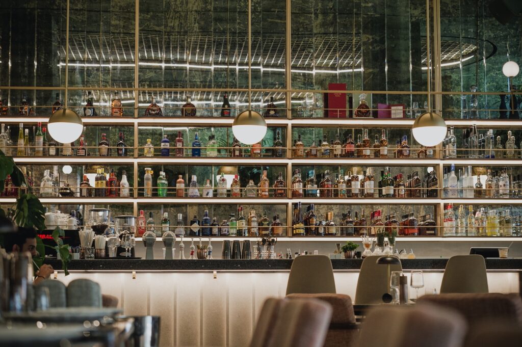 &Tau;&omicron; Henry&rsquo;s by Columbia &alpha;&nu;&alpha;&delta;&epsilon;&iota;&kappa;&nu;ύ&epsilon;&iota; &tau;&omicron; business lunch &sigma;&tau;&eta;&nu; &kappa;&alpha;&rho;&delta;&iota;ά &tau;&eta;&sigmaf; &Lambda;&epsilon;&upsilon;&kappa;&omega;&sigma;ί&alpha;&sigmaf;