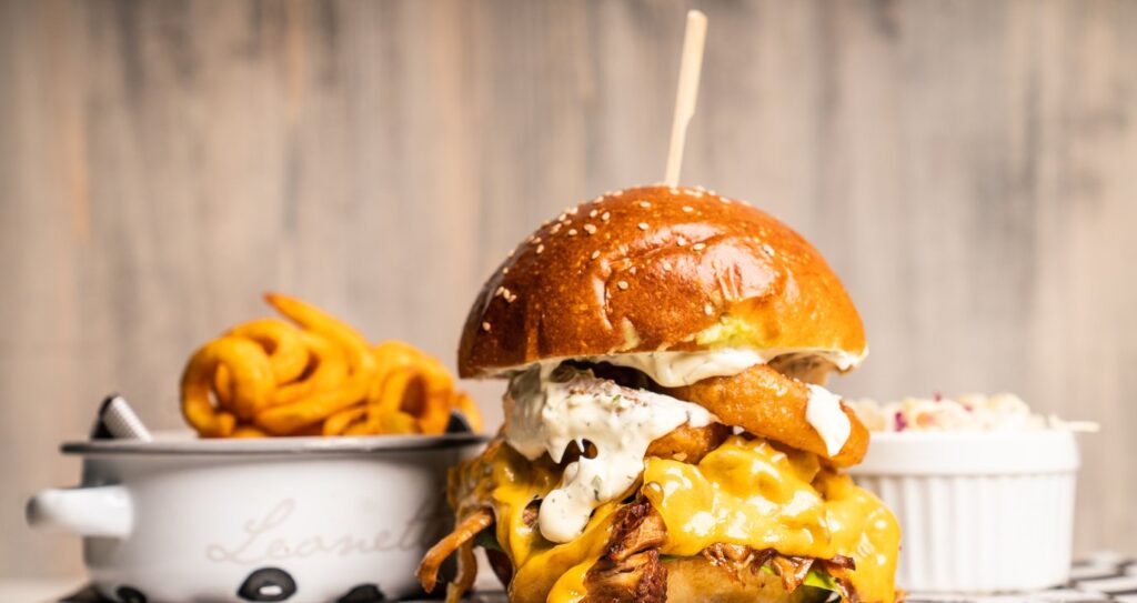 Η Λευκωσία γίνεται παράδεισος για burger lovers με το 10ο Burger Week στο Moondog’s