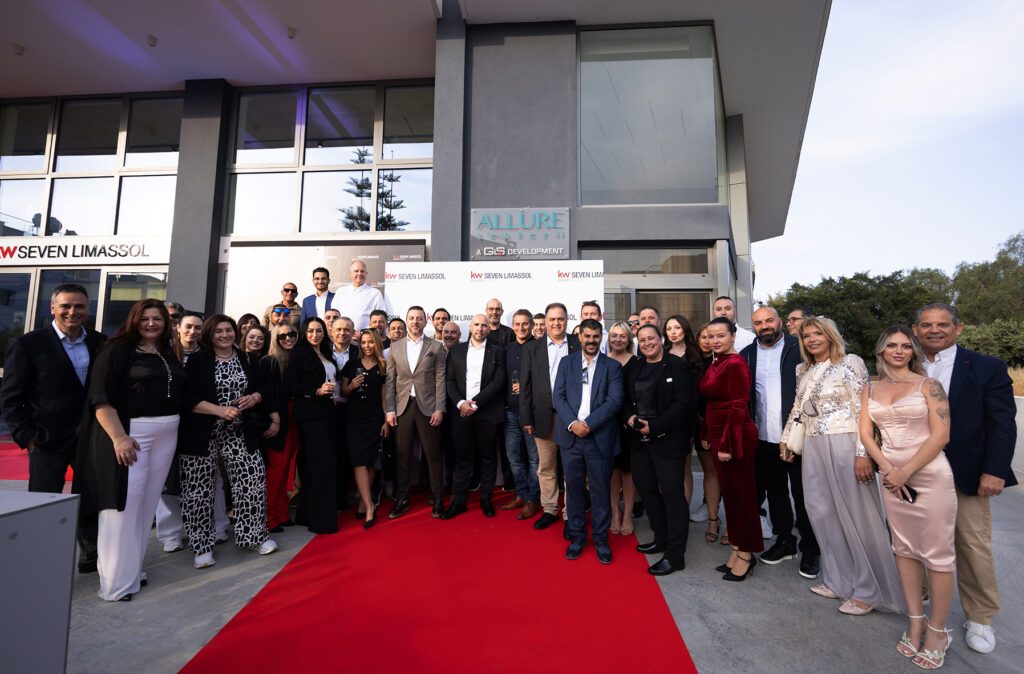 &Lambda;&alpha;&mu;&pi;&epsilon;&rho;ά &epsilon;&gamma;&kappa;&alpha;ί&nu;&iota;&alpha; &gamma;&iota;&alpha; &tau;&eta;&nu; KW Seven &sigma;&tau;&eta; &Lambda;&epsilon;&mu;&epsilon;&sigma;ό