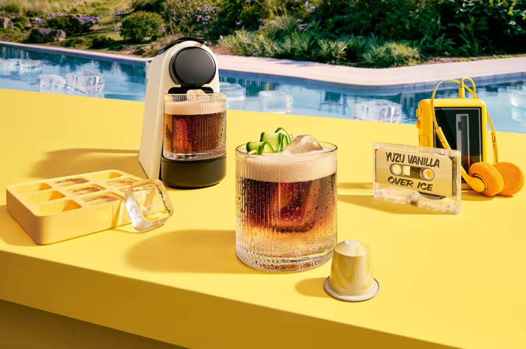 &Eta; Nespresso &Kappa;ύ&pi;&rho;&omicron;&upsilon; &pi;&alpha;&tau;ά &sigma;&tau;&omicron; &kappa;ό&kappa;&kappa;&iota;&nu;&omicron; &chi;&alpha;&lambda;ί &tau;&omega;&nu; &Kappa;&alpha;&nu;&nu;ώ&nu;!