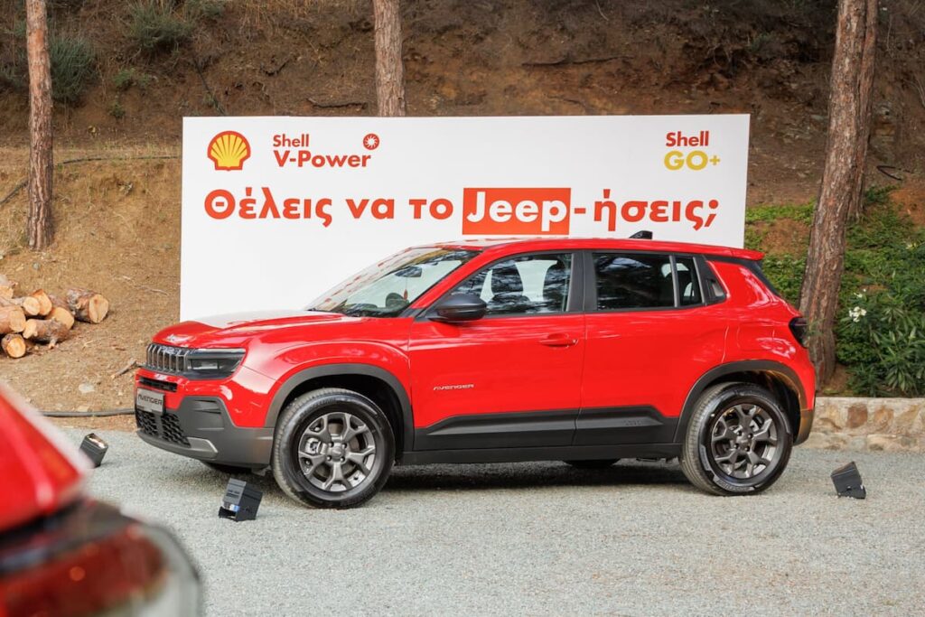 &Eta; Coral Cyprus &kappa;&alpha;&iota; &tau;&alpha; &pi;&rho;&alpha;&tau;ή&rho;&iota;&alpha; Shell &pi;&alpha;&rho;&omicron;&upsilon;&sigma;&iota;ά&zeta