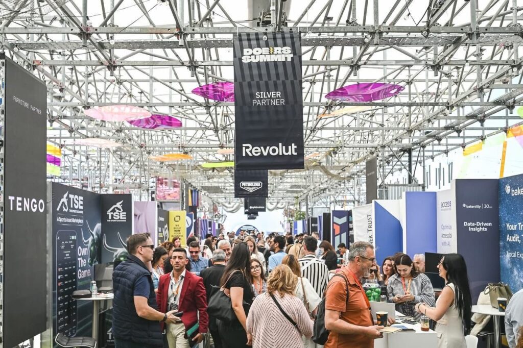 &Tau;&omicron; Doers Summit Limassol &omicron;&lambda;&omicron;&kappa;&lambda;&eta;&rho;ώ&nu;&epsilon;&iota; &tau;&eta; &mu;&epsilon;&gamma;&alpha;&lambda;ύ&tau;&epsilon;&rho;&eta; &delta;&iota;&omicron;&rho;&gamma;ά&nu;&omega;&sigma;ή &tau;&omicron;&upsilon; &mu;έ&chi;&rho;&iota; &sigma;ή&mu;&epsilon;&rho;&alpha;, &phi;έ&rho;&nu;&omicron;&nu;&tau;&alpha;&sigmaf; &kappa;&omicron;&nu;&tau;ά &tau;&omicron; &pi;&alpha;&gamma;&kappa;ό&sigma;&mu;&iota;&omicron; &omicron;&iota;&kappa;&omicron;&sigma;ύ&sigma;&tau;&eta;&mu;&alpha; &kappa;&alpha;&iota;&nu;&omicron;&tau;&omicron;&mu;ί&alpha;&sigmaf; &sigma;&tau;&eta;&nu; &Kappa;ύ&pi;&rho;&omicron;