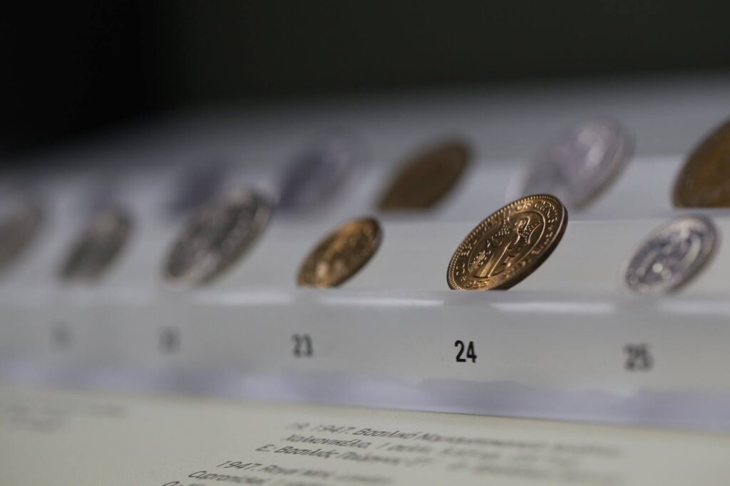 &Mu;&omicron;&upsilon;&sigma;&epsilon;ί&omicron; &Iota;&sigma;&tau;&omicron;&rho;ί&alpha;&sigmaf; &Kappa;&upsilon;&pi;&rho;&iota;&alpha;&kappa;ή&sigmaf; &Nu;&omicron;&mu;&iota;&sigma;&mu;&alpha;&tau;&omicron;&kappa;&omicron;&pi;ί&alpha;&sigmaf;: Έ&nu;&alpha; &tau;&alpha;&xi;ί&delta;&iota; 2.600 &chi;&rho;ό&nu;&omega;&nu; &mu;έ&sigma;&alpha; &alpha;&pi;ό &tau;&alpha; &nu;&omicron;&mu;ί&sigma;&mu;&alpha;&tau;&alpha; &tau;&eta;&sigmaf; &Kappa;ύ&pi;&rho;&omicron;&upsilon;