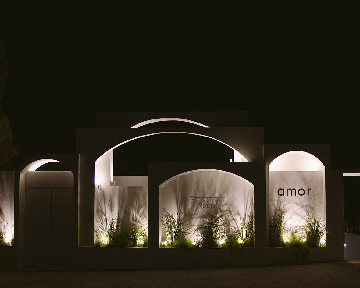 Αύγουστος στο Amor Beach Restaurant Αύγουστος στο Amor Beach Restaurant