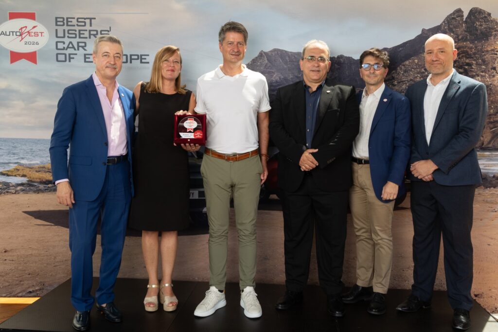&Tau;&omicron; Citro&euml;n C3 Aircross &pi;&alpha;&rho;&alpha;&lambda;&alpha;&mu;&beta;ά&nu;&epsilon;&iota; &tau;&omicron; &beta;&rho;&alpha;&beta;&epsilon;ί&omicron; &laquo;AUTOBEST Best Users&rsquo; Car&raquo;