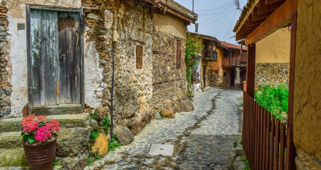 &Eta; &Kappa;&alpha;&kappa;&omicron;&pi;&epsilon;&tau;&rho;&iota;ά &gamma;&iota;&omicron;&rho;&tau;ά&zeta;&epsilon;&iota; &tau;&omicron; &kappa;&alpha;&lambda;&omicron;&kappa;&alpha;ί&rho;&iota; &mu;&epsilon; &epsilon;&kappa;&delta;&eta;&lambda;ώ&sigma;&epsilon;&iota;&sigmaf; &gamma;&iota;&alpha; &mu;&iota;&kappa;&rho;&omicron;ύ&sigmaf; &kappa;&alpha;&iota; &mu;&epsilon;&gamma;ά&lambda;&omicron;&upsilon;&sigmaf;
