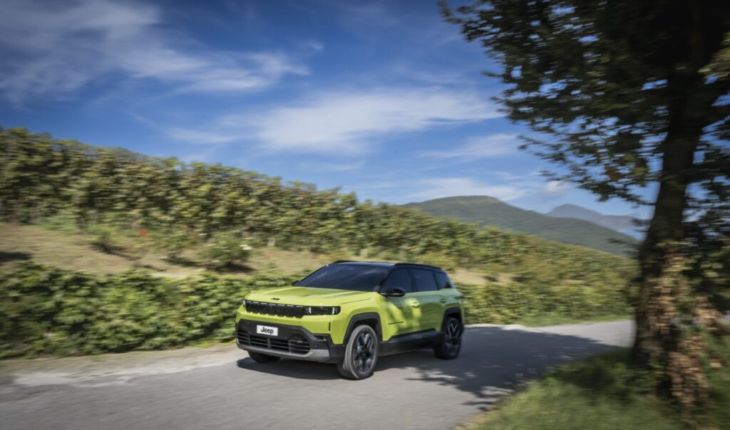 &Tau;&omicron; &nu;έ&omicron; Jeep Compass &alpha;&nu;&epsilon;&beta;ά&zeta;&epsilon;&iota; &tau;&omicron;&nu; &pi;ή&chi;&eta; &sigma;&tau;&eta;&nu; &kappa;&alpha;&tau;&eta;&gamma;&omicron;&rho;ί&alpha; &tau;&omega;&nu; C SUV