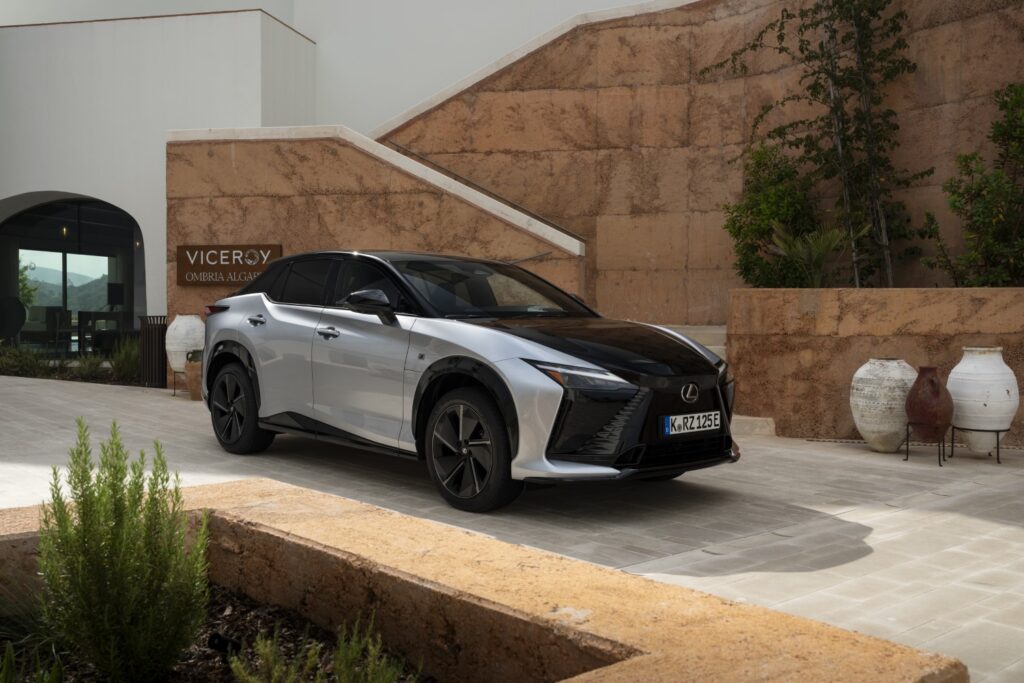 Toyota &kappa;&alpha;&iota; Lexus &epsilon;&nu;&iota;&sigma;&chi;ύ&omicron;&upsilon;&nu; &tau;&eta;&nu; &kappa;&upsilon;&rho;&iota;&alpha;&rho;&chi;ί&alpha; &tau;&omicron;&upsilon;&sigmaf; &sigma;&tau;&alpha; &epsilon;&xi;&eta;&lambda;&epsilon;&kappa;&tau;&rho;&iota;&sigma;&mu;έ&nu;&alpha; &mu;&omicron;&nu;&tau;έ&lambda;&alpha;