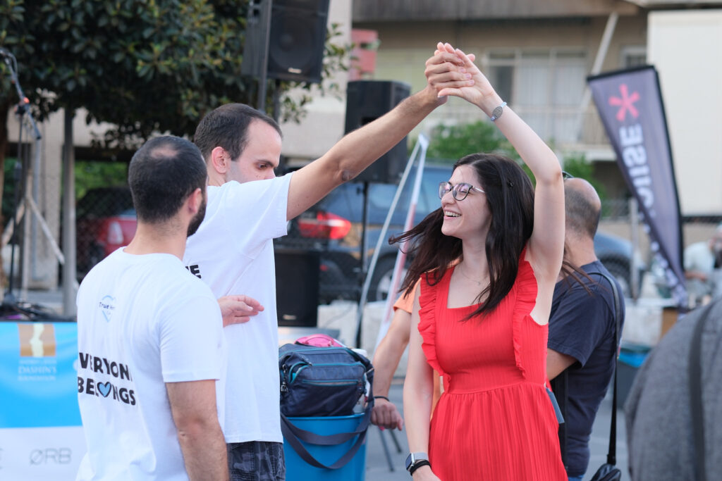 &Mu;&iota;&alpha; &beta;&rho;&alpha;&delta;&iota;ά &mu;&omicron;&upsilon;&sigma;&iota;&kappa;ή&sigmaf; &kappa;&alpha;&iota; &sigma;&upsilon;&mu;&pi;&epsilon;&rho;ί&lambda;&eta;&psi;&eta;&sigmaf;
